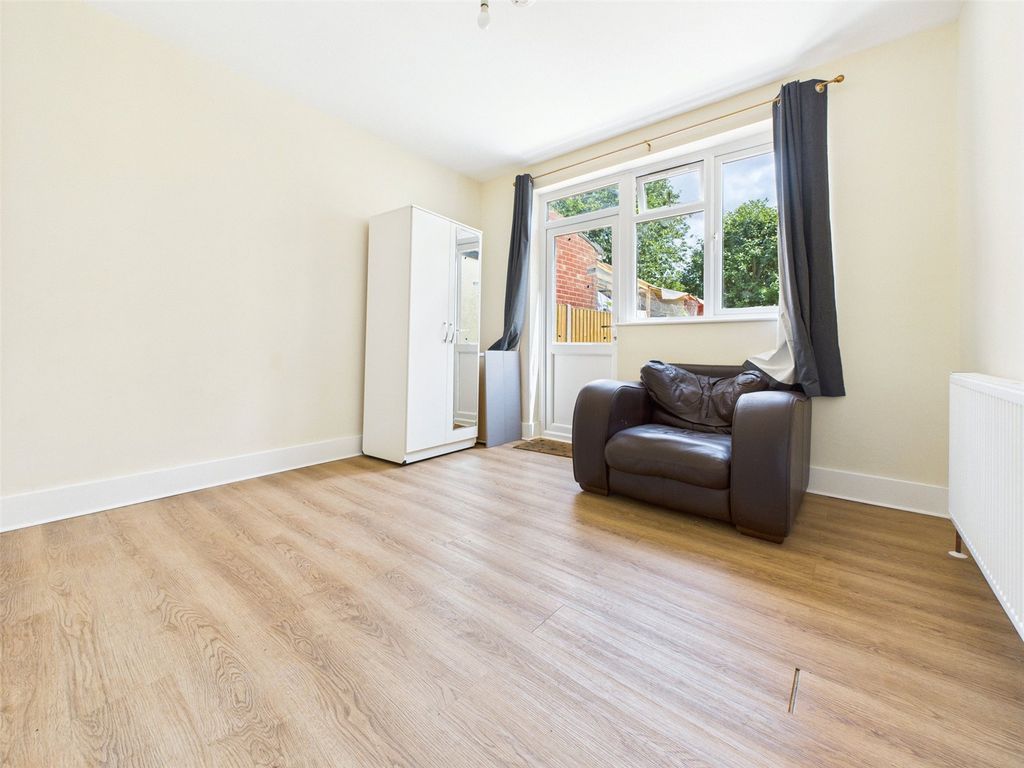 Property photo 3 of 14 Picture 3