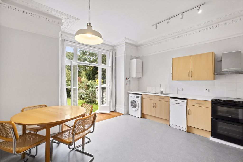 Property photo 3 of 14 Kitchen/Reception