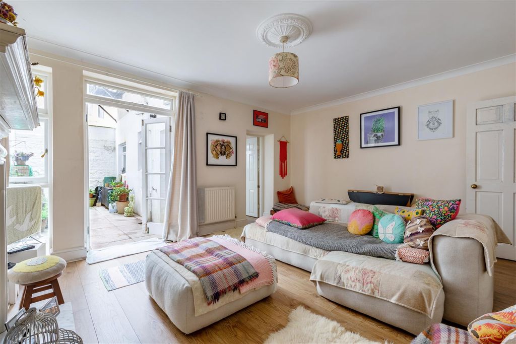 Property photo 2 of 10 Reception