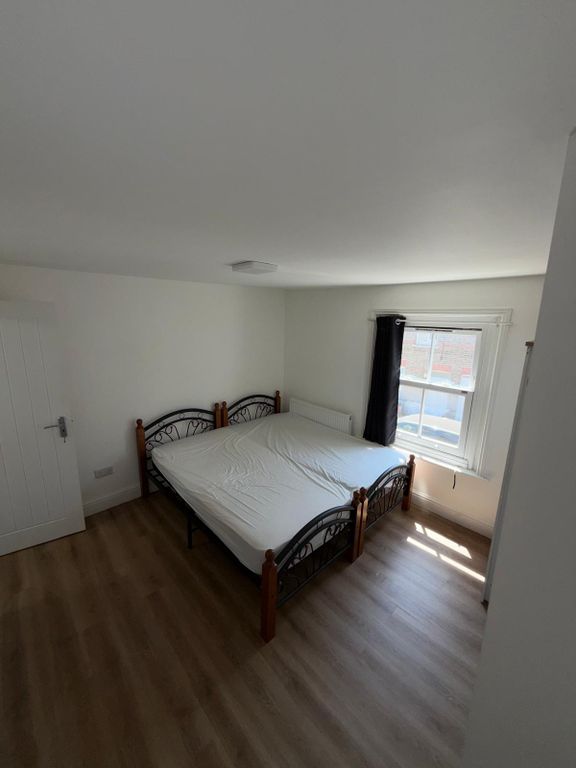Property photo 1 of 6 2 Bed Terraced House To Rent Hamilton Road, Southall Ub1