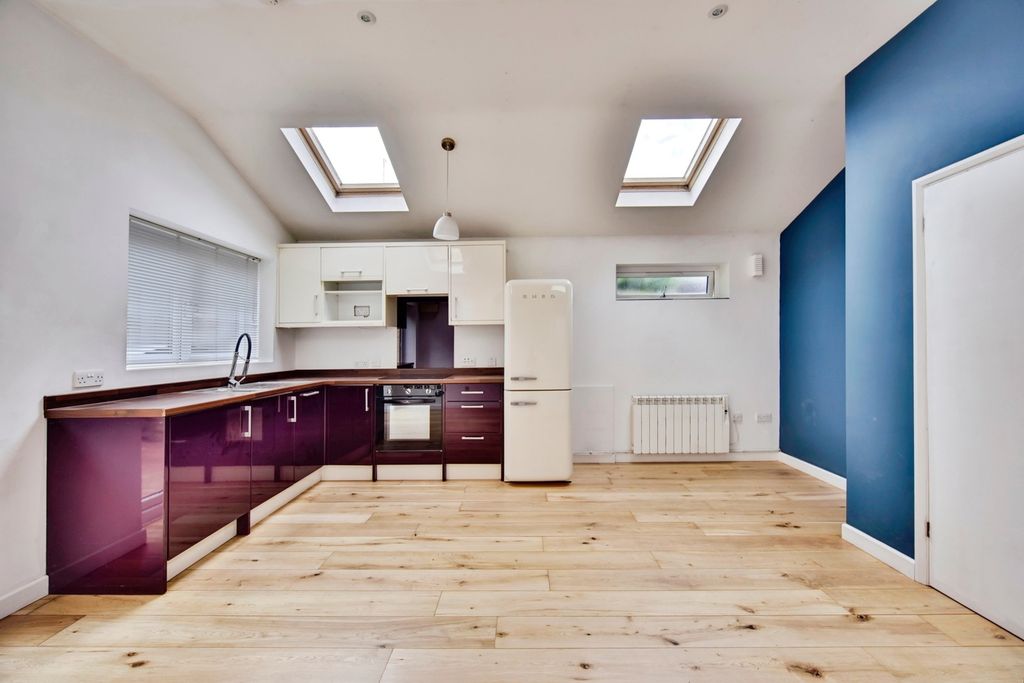 Property photo 3 of 14 Pbox-Img.Jpg