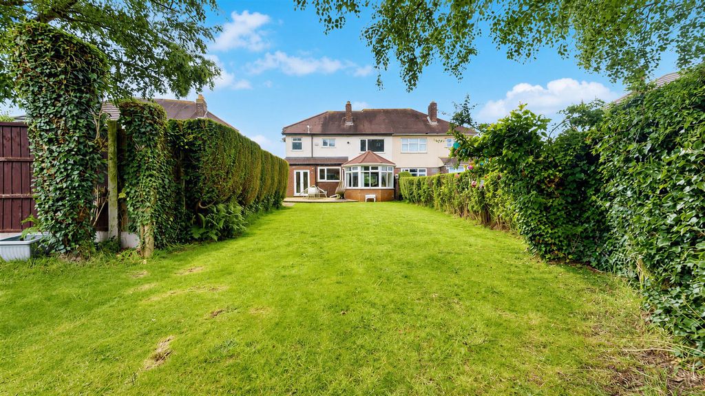 Property photo 2 of 36 Cecil Drive Rear Garden