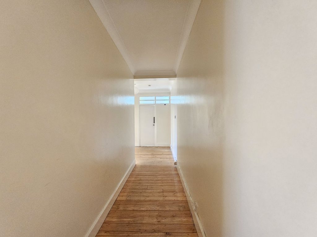 Property photo 3 of 14 Hallway
