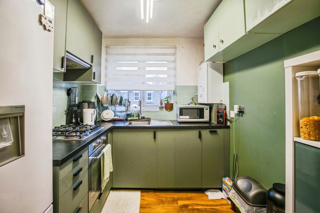 Property photo 3 of 19 Kitchen