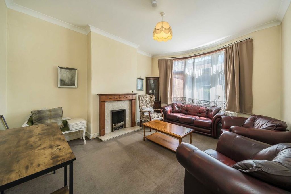 Property photo 2 of 8