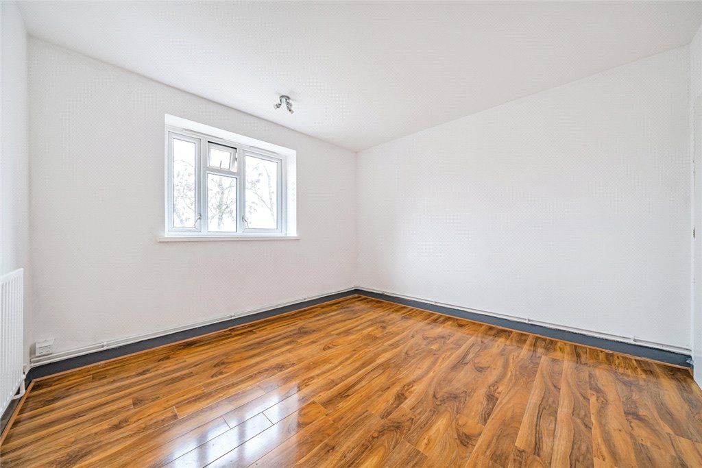 Property photo 3 of 9 Bedroom