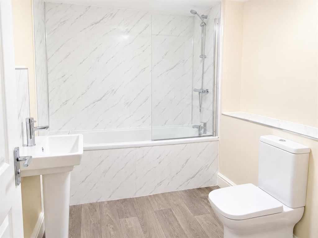 Property photo 3 of 7 Bathroom