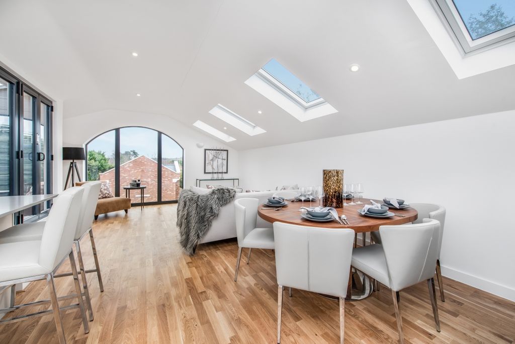Property photo 3 of 16 Palatine Place-28