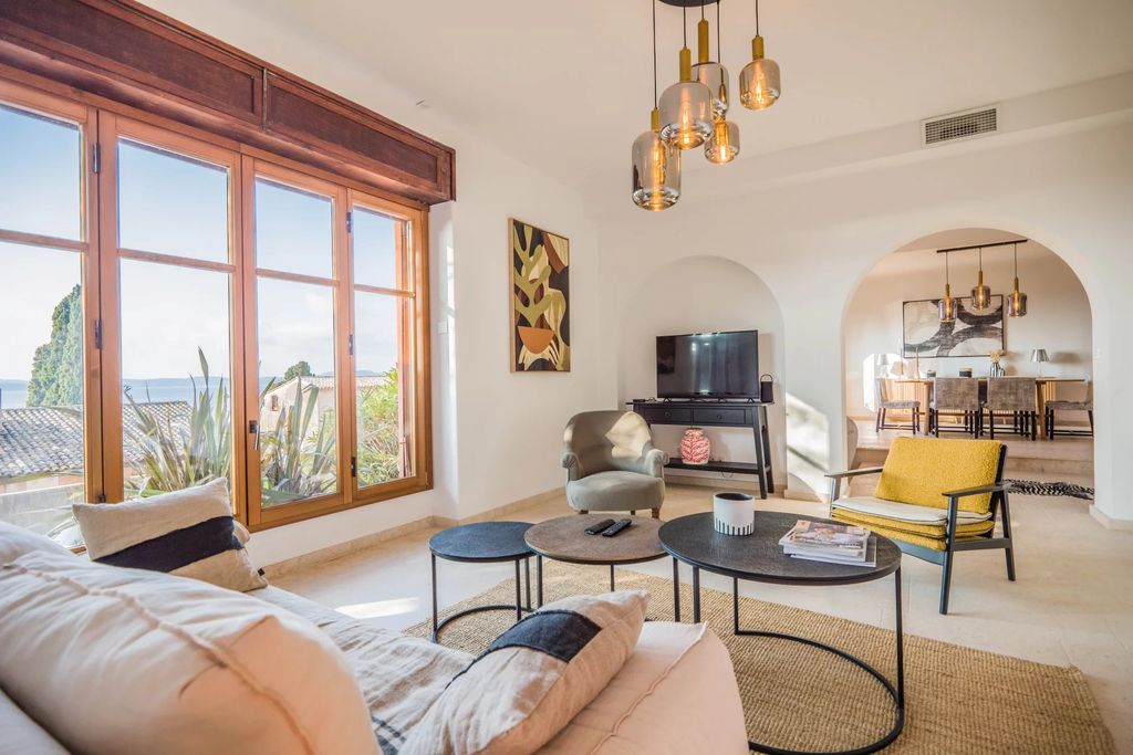 Property photo 2 of 26