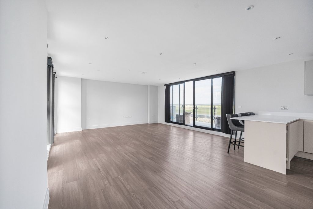 Additional image 8 of 3 bed penthouse for saleRest Bay, Porthcawl CF36