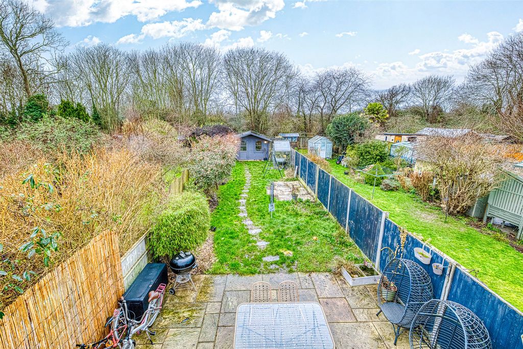 Property photo 2 of 26 Picture No. 16