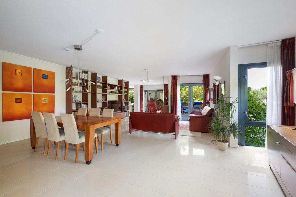 Property photo 2 of 46