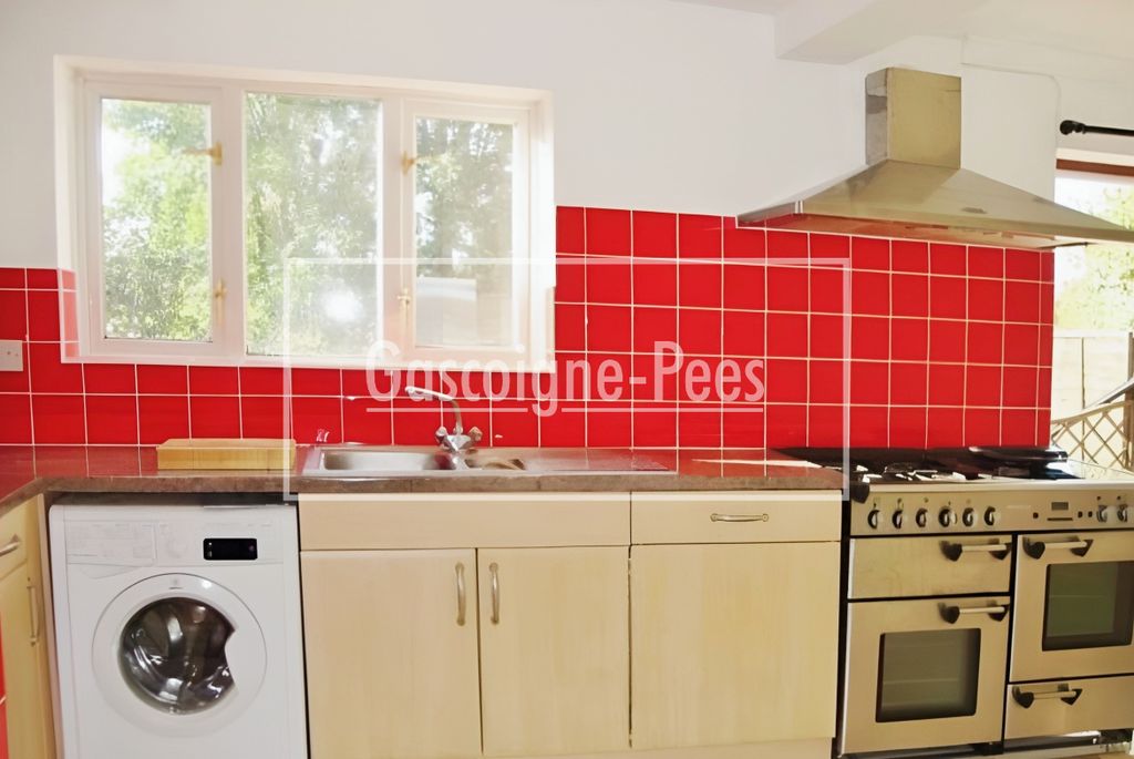 Property photo 3 of 6