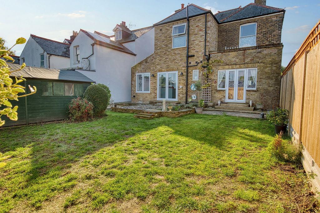 Property photo 3 of 11