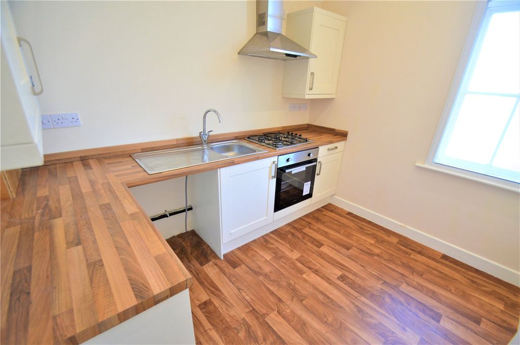 Property photo 3 of 9 Kitchen