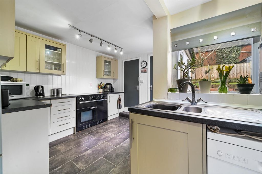 Property photo 3 of 13 Kitchen