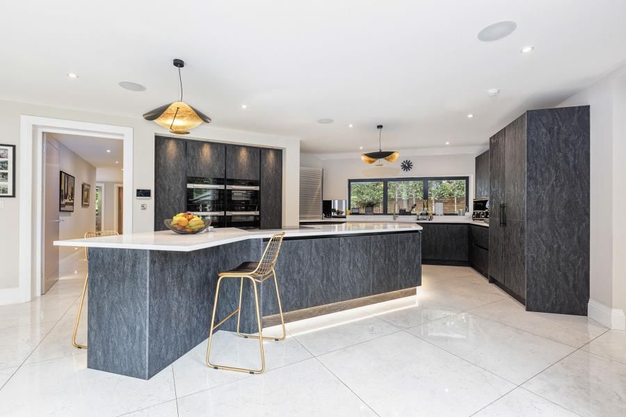 Property photo 3 of 25