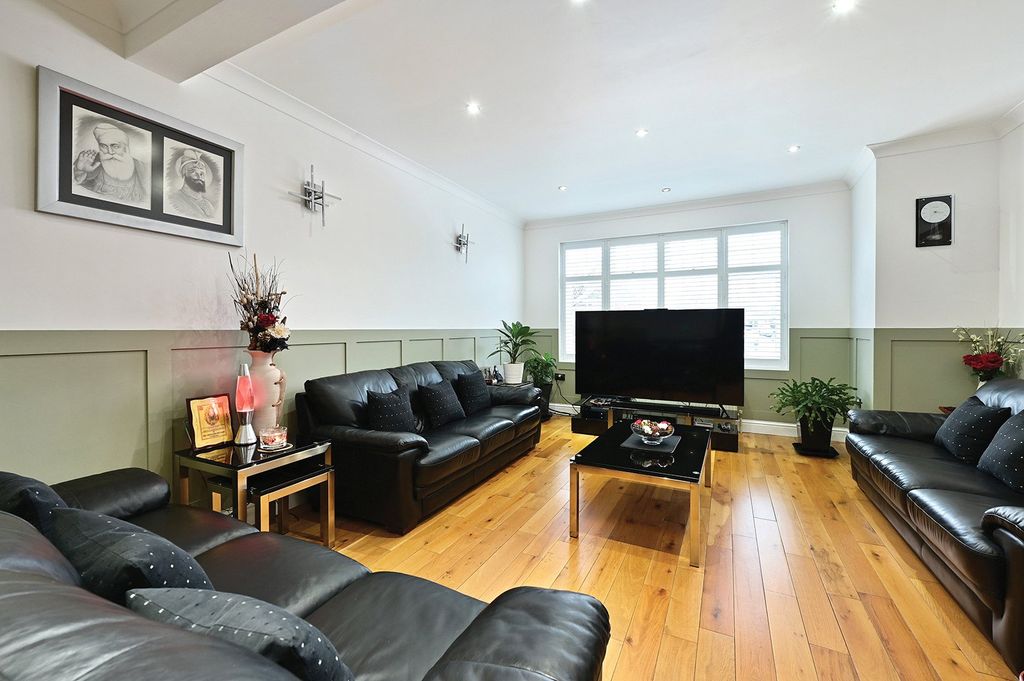 Property photo 3 of 23 Picture No. 11