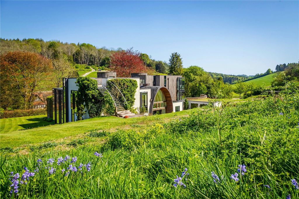 Property photo 2 of 48 House. Partnership