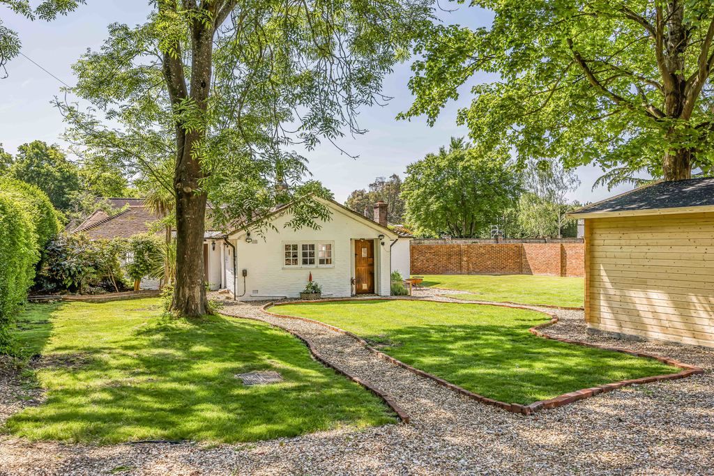 Property photo 2 of 31