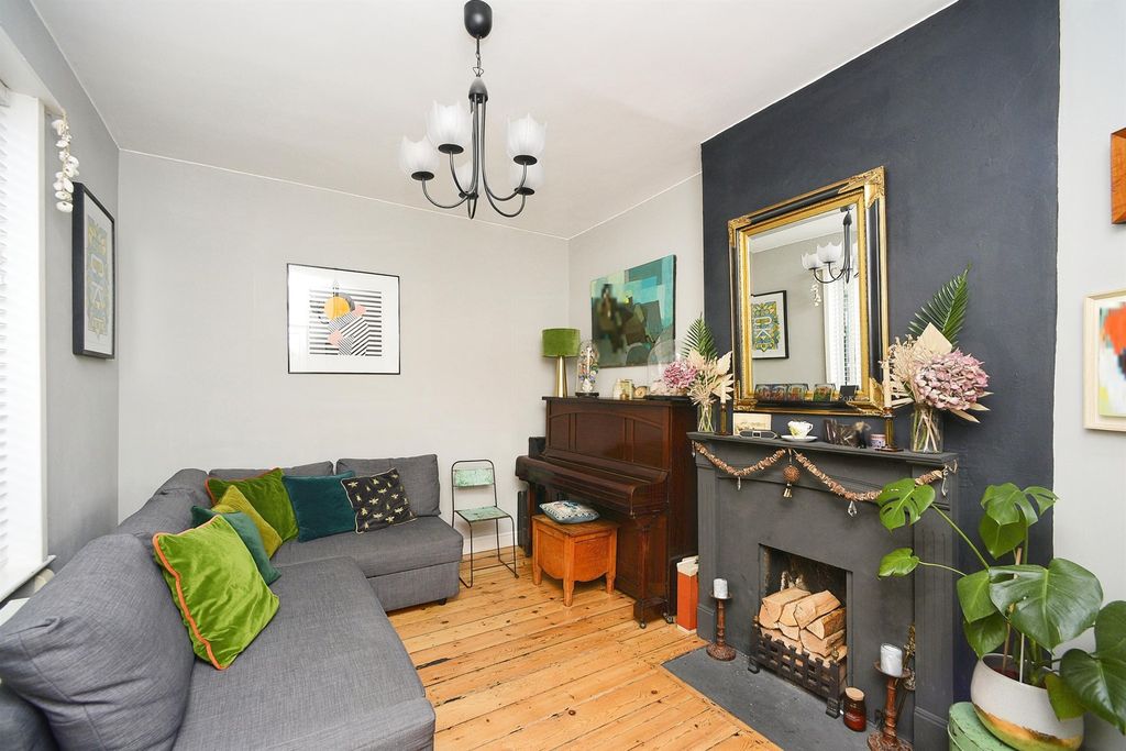 Property photo 2 of 11