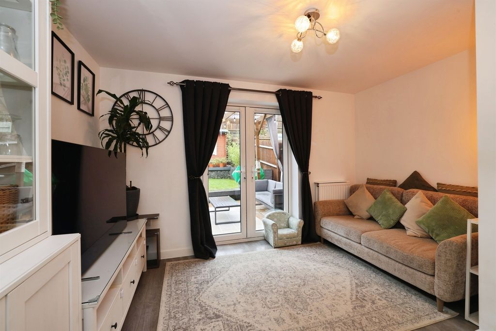 Property photo 2 of 20