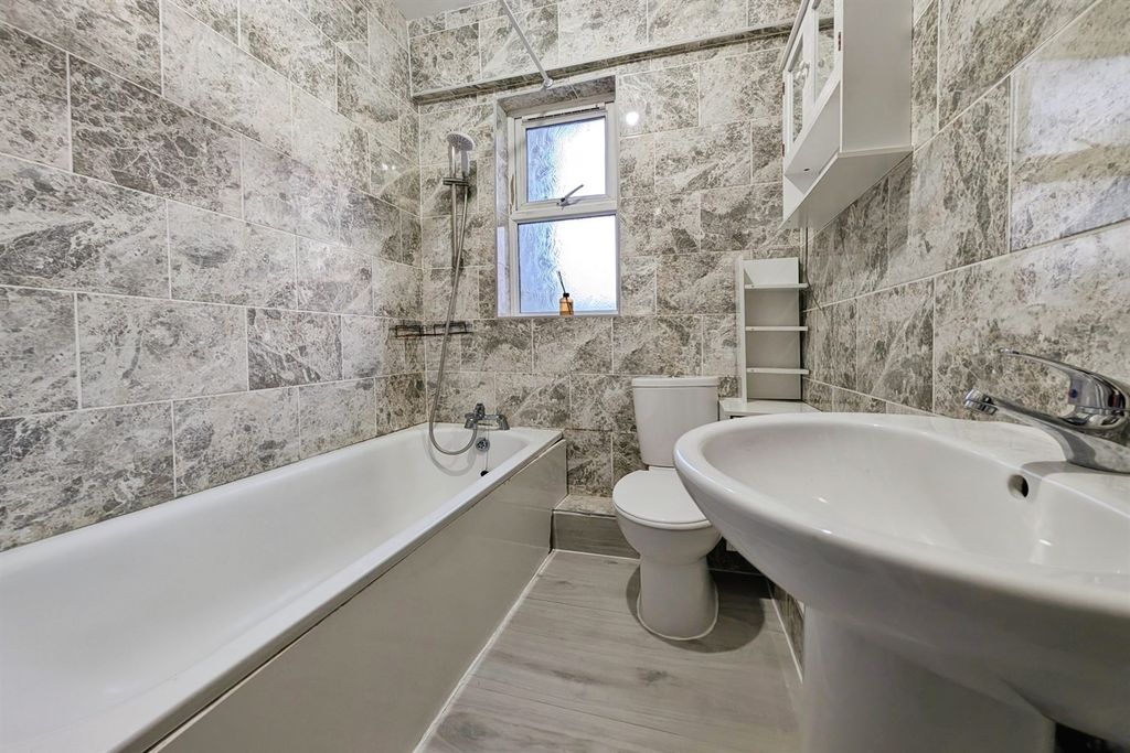 Property photo 3 of 5 (Main)