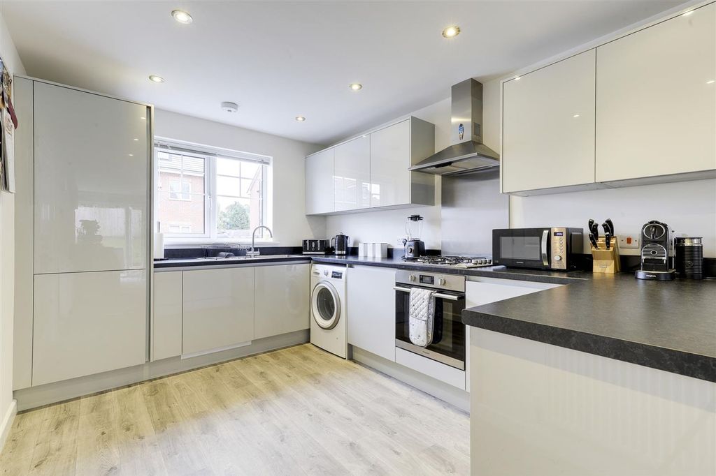 Property photo 3 of 19