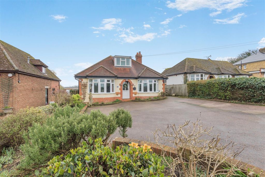 Property photo 1 of 19 8678858-Exterior07.Jpg