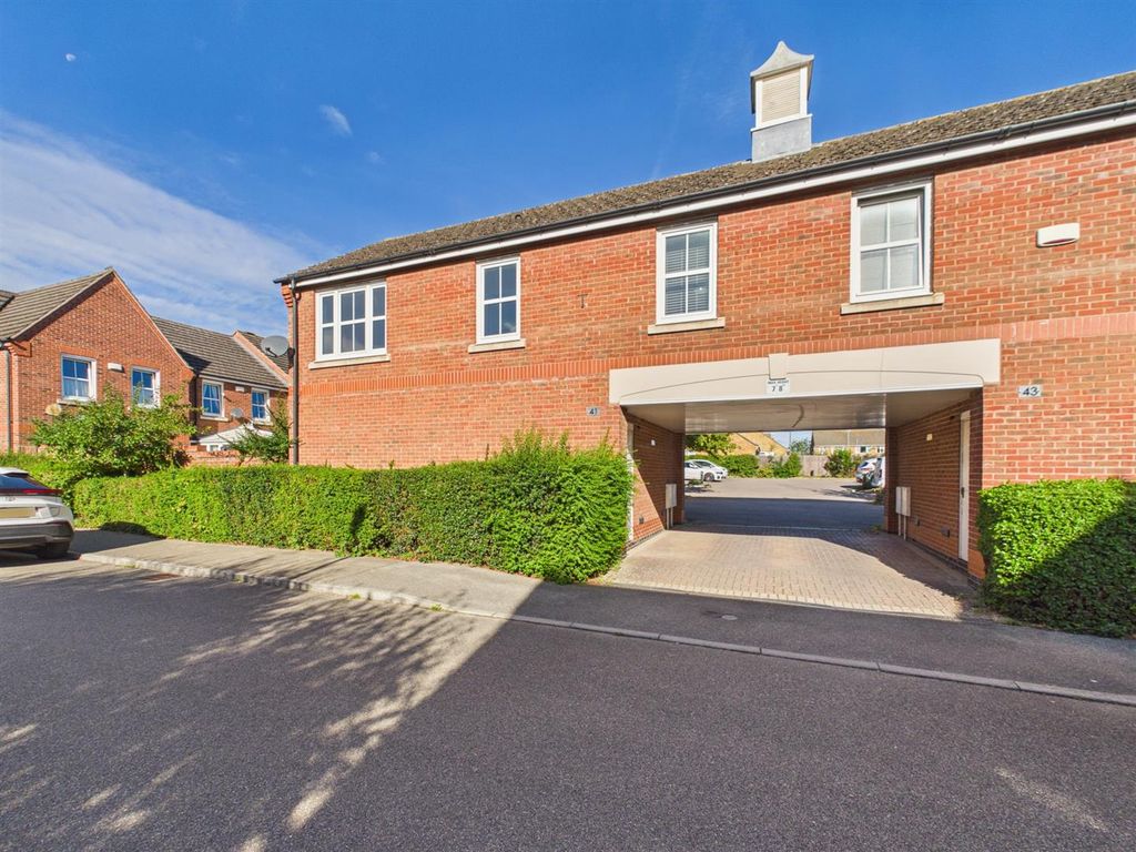 Property photo 2 of 10 Christ Church Close, Stamford