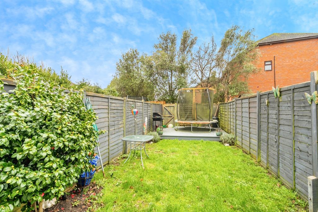 Property photo 3 of 12