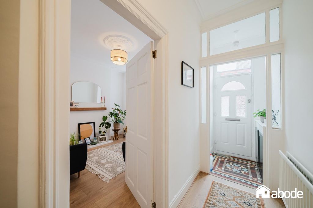 Property photo 2 of 21 Dsc06868-Hdr.Jpg