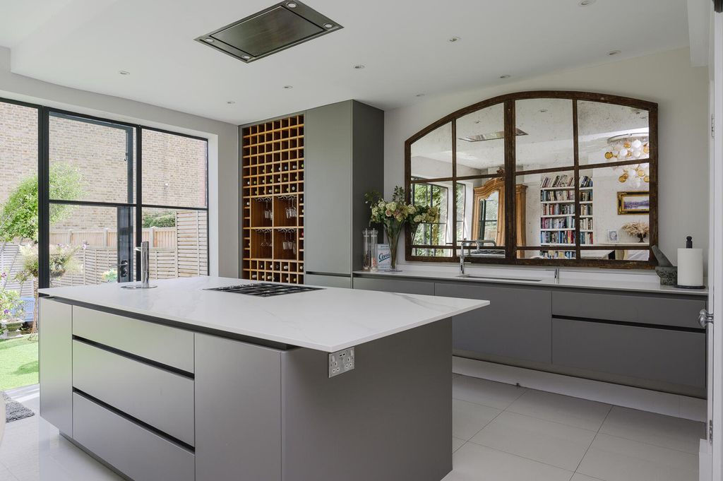 Property photo 1 of 19 Kitchen
