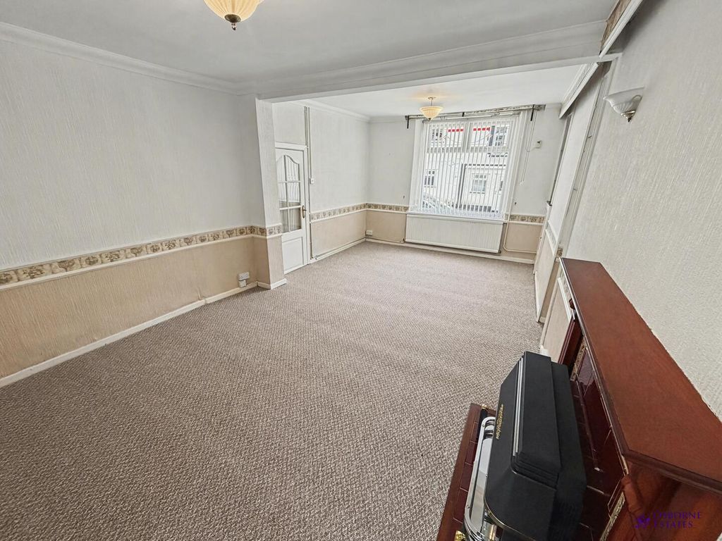 Property photo 3 of 21 Living Room