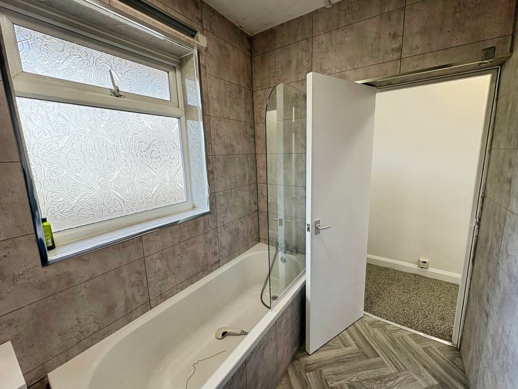 Property photo 3 of 13 Bathroom