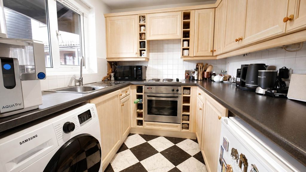 Property photo 2 of 8