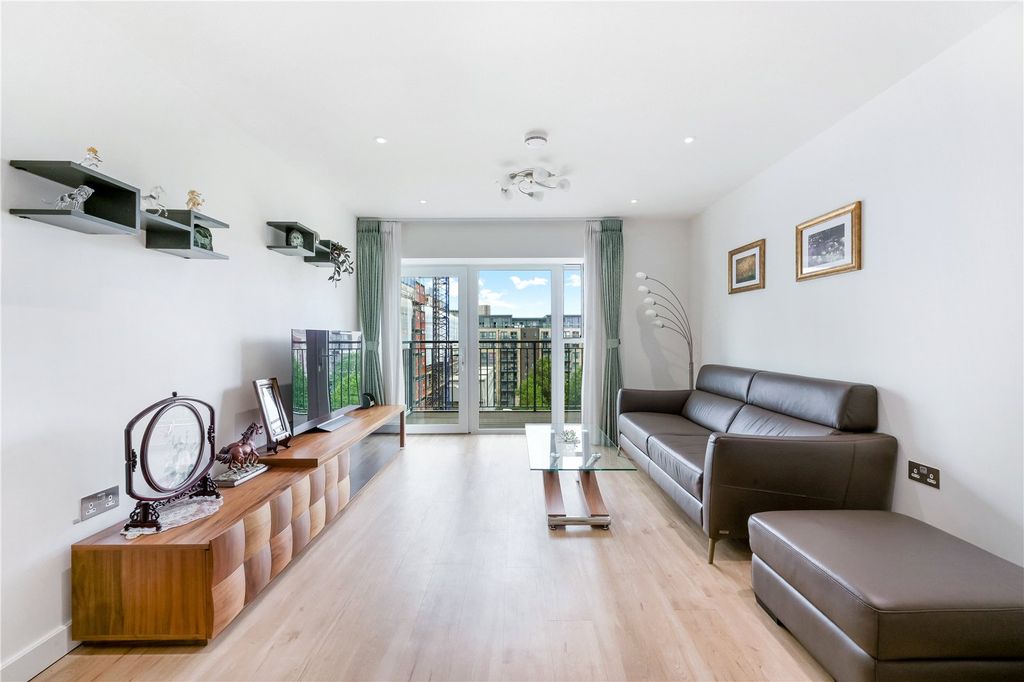 Property photo 1 of 16 Fermont House