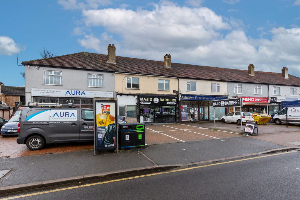Property photo 2 of 11 234A Blackfen Road, Sidcup, Da15 8Pw