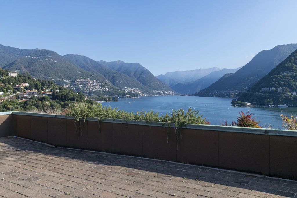 Property photo 2 of 30 Como The Lake Como Villa-Via Nino Ixio 25