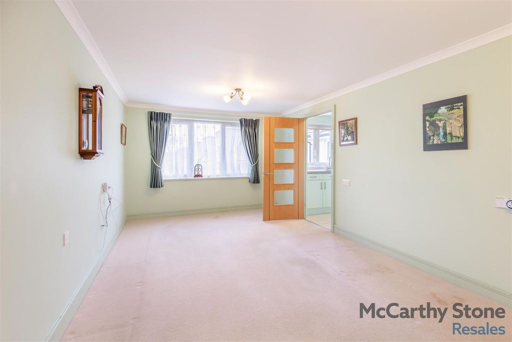 Property photo 2 of 17 8671784-Interior06.Jpg