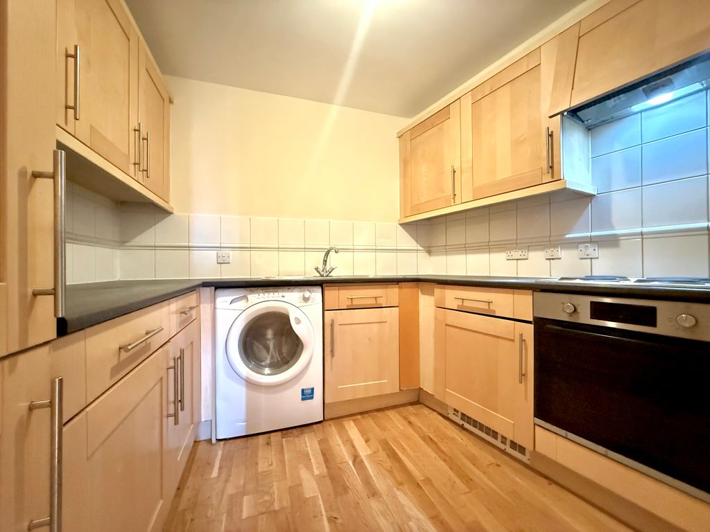 Property photo 3 of 9 Kitchen