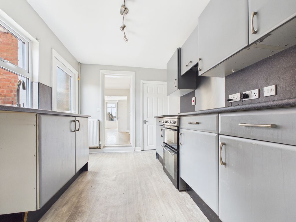 Property photo 3 of 17 Kitchen