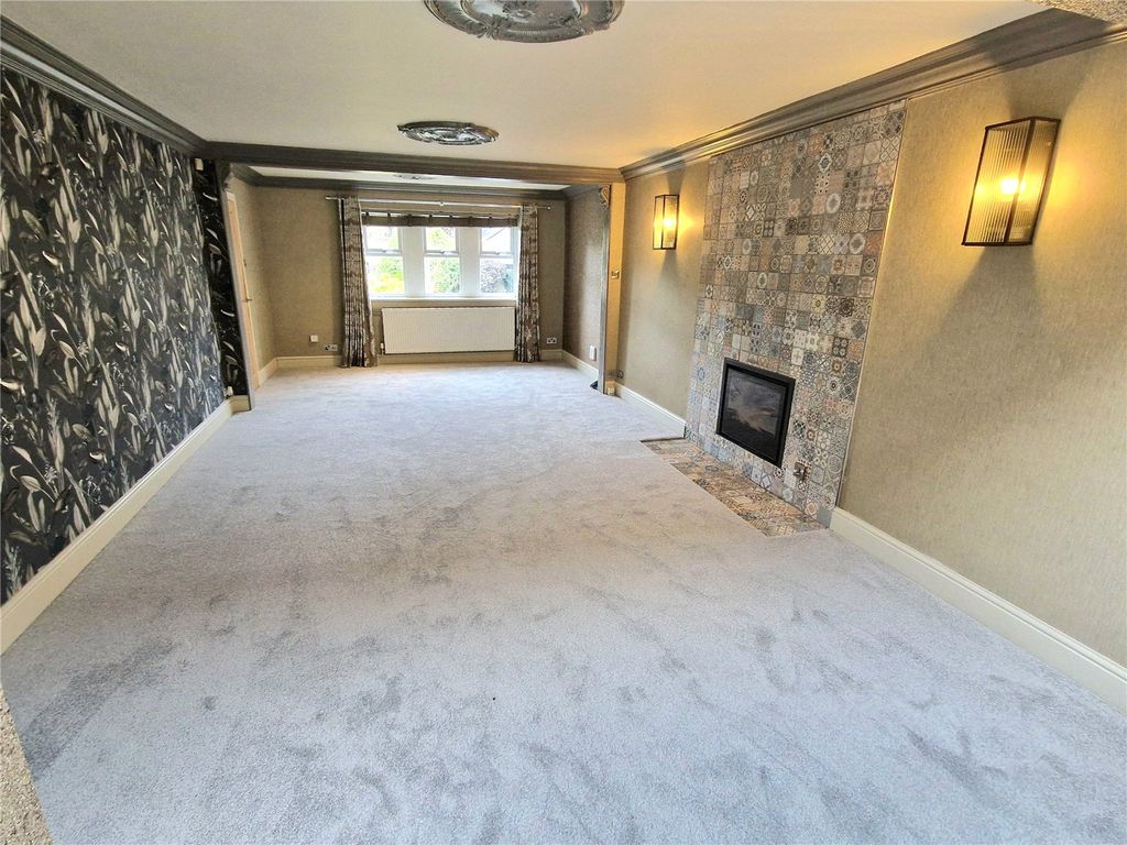 Property photo 3 of 26 Lounge