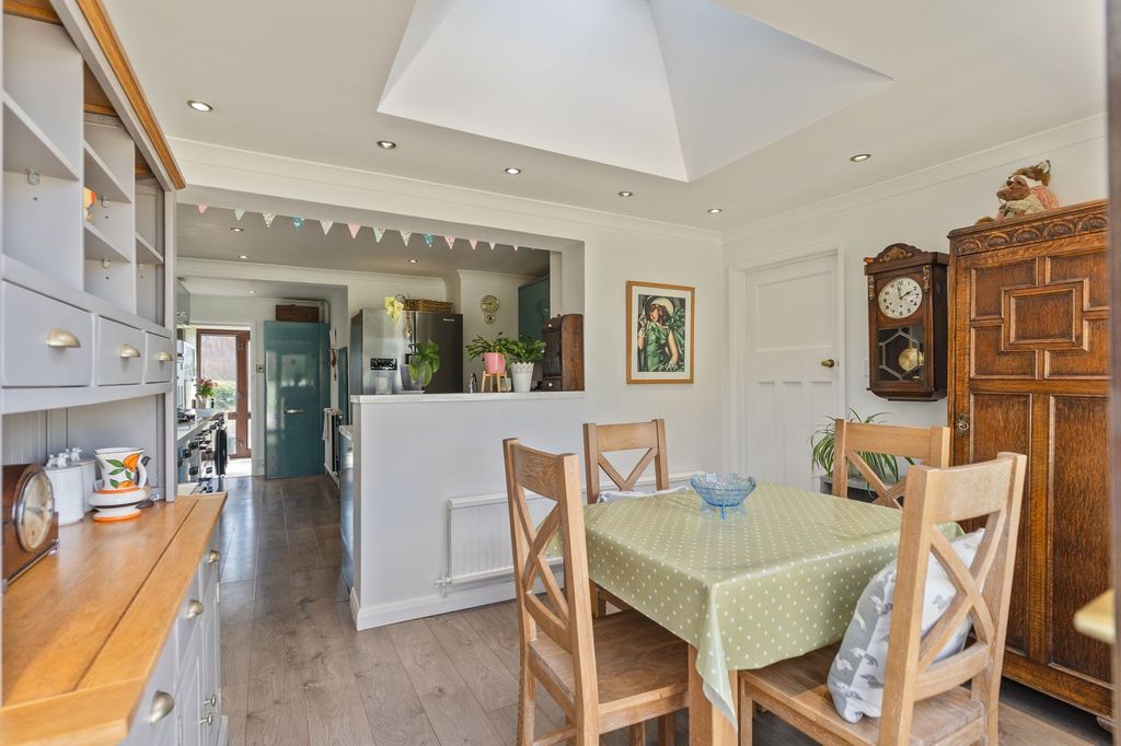 Property photo 3 of 28