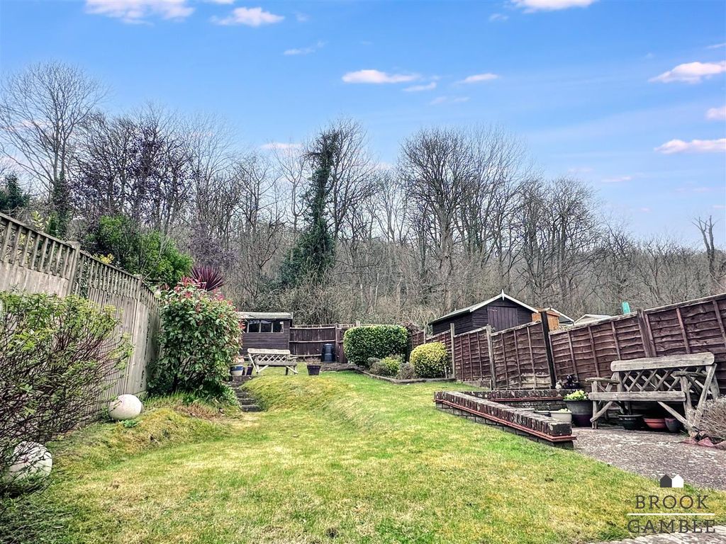 Property photo 2 of 16 01323 438506