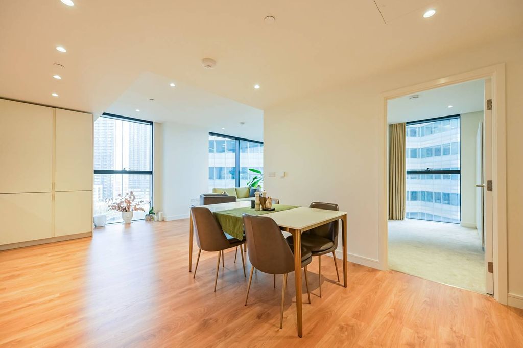 Property photo 3 of 32