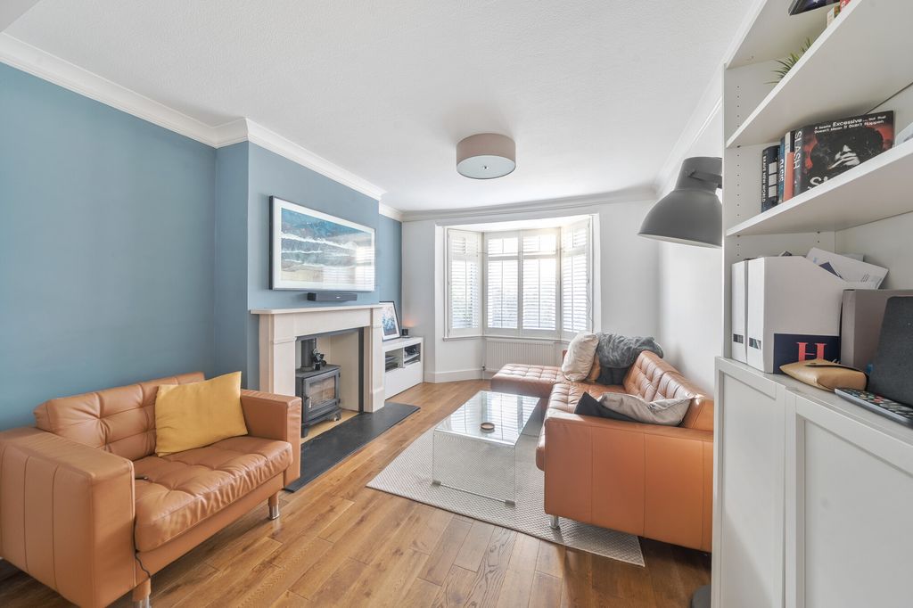 Property photo 2 of 16 Sitting Area