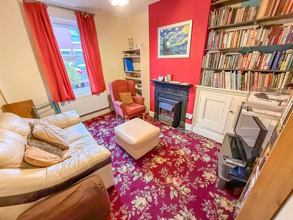 Property photo 2 of 12 Lounge