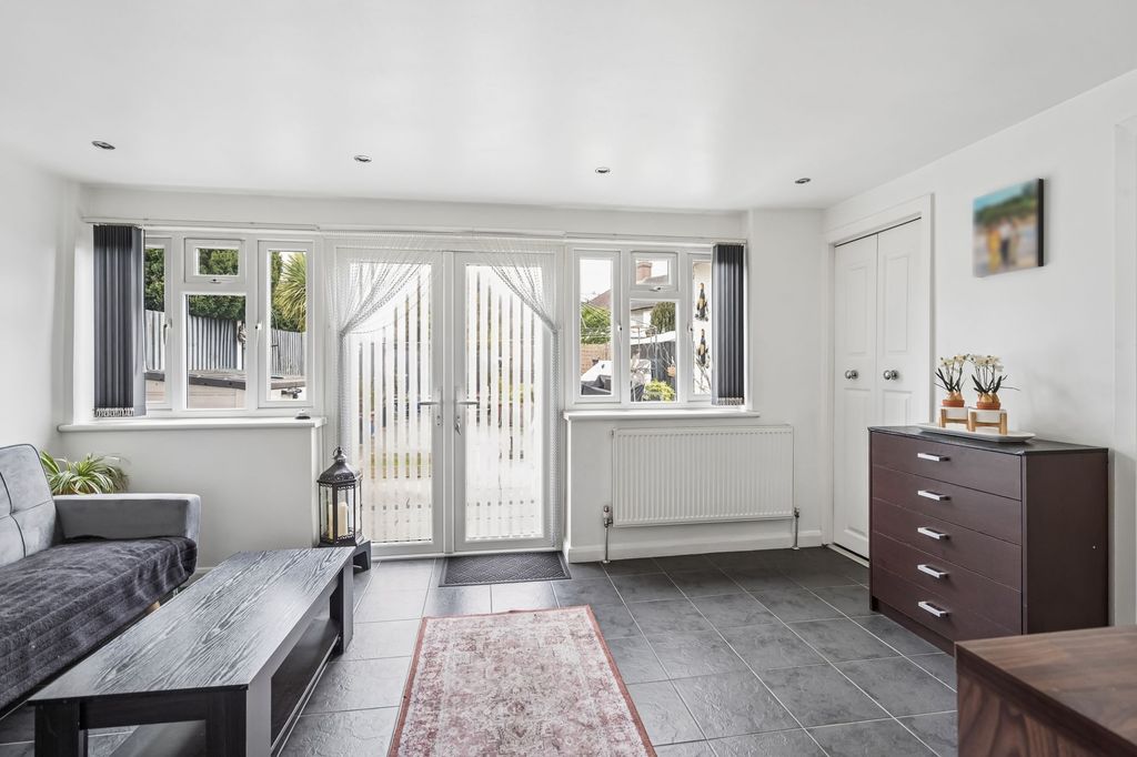 Property photo 3 of 25