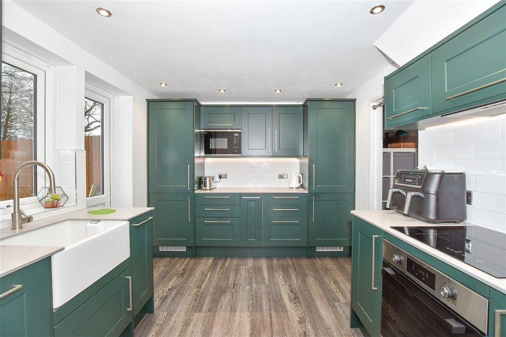 Property photo 3 of 17 Kitchen